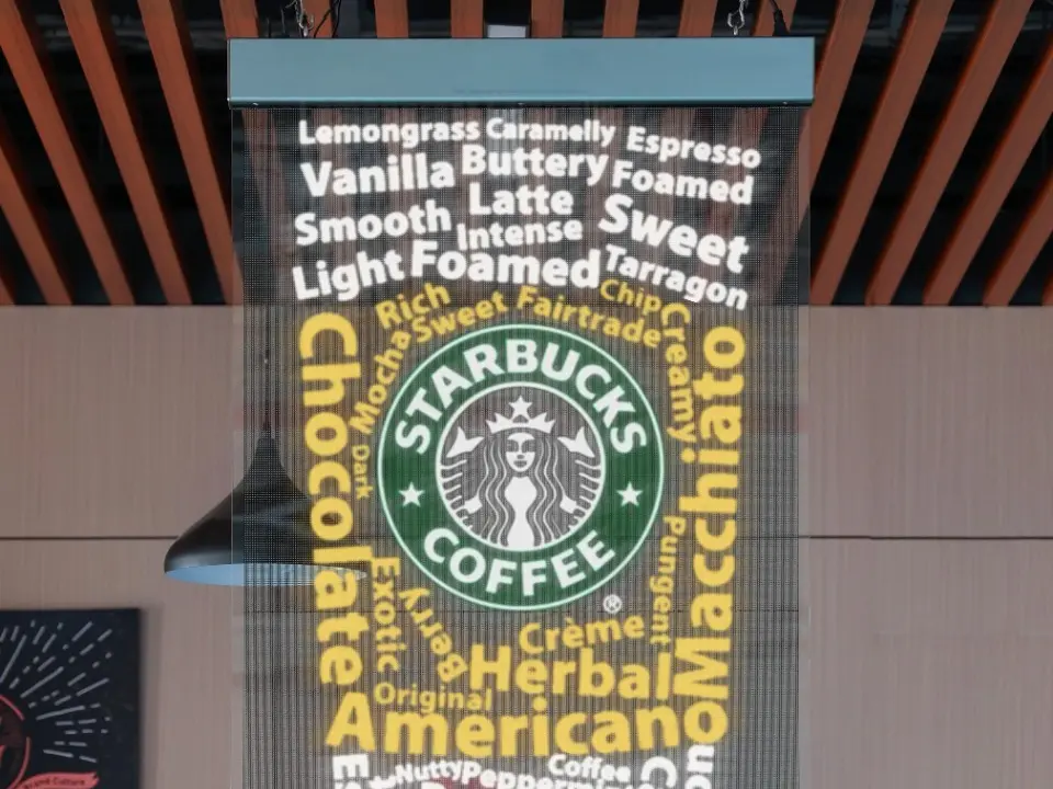 LED光電玻璃應用於建築或創意展示牆 LED光電玻璃 LED Glass Display,整合透明玻璃與顯示技術,適用建築外牆、商業空間動態投影